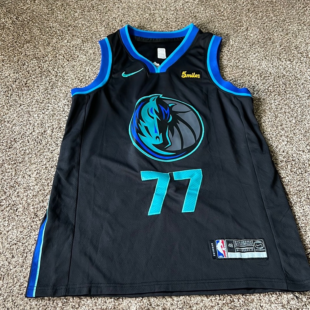 Mavericks #77 Luka Doncic City Edition Replica Jersey – Black